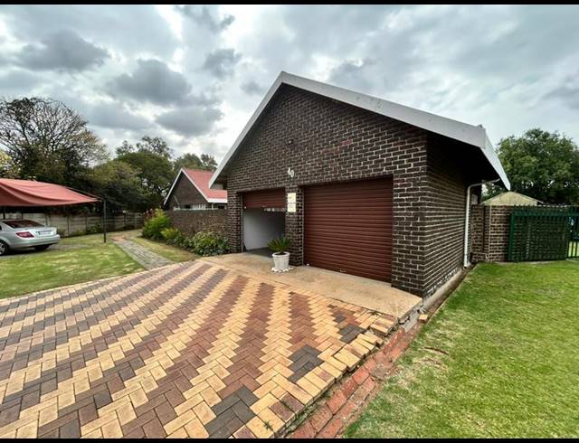 4 BEDROOM HOUSE FOR SALE IN SHARON PARK